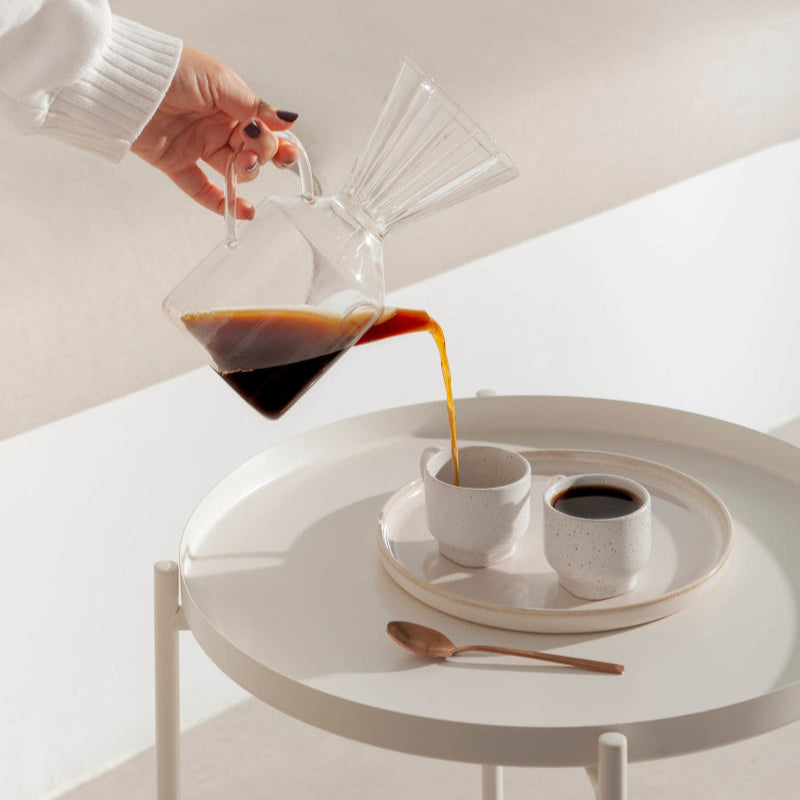 Lupinenkaffee aus Kanne und zwei Tassen